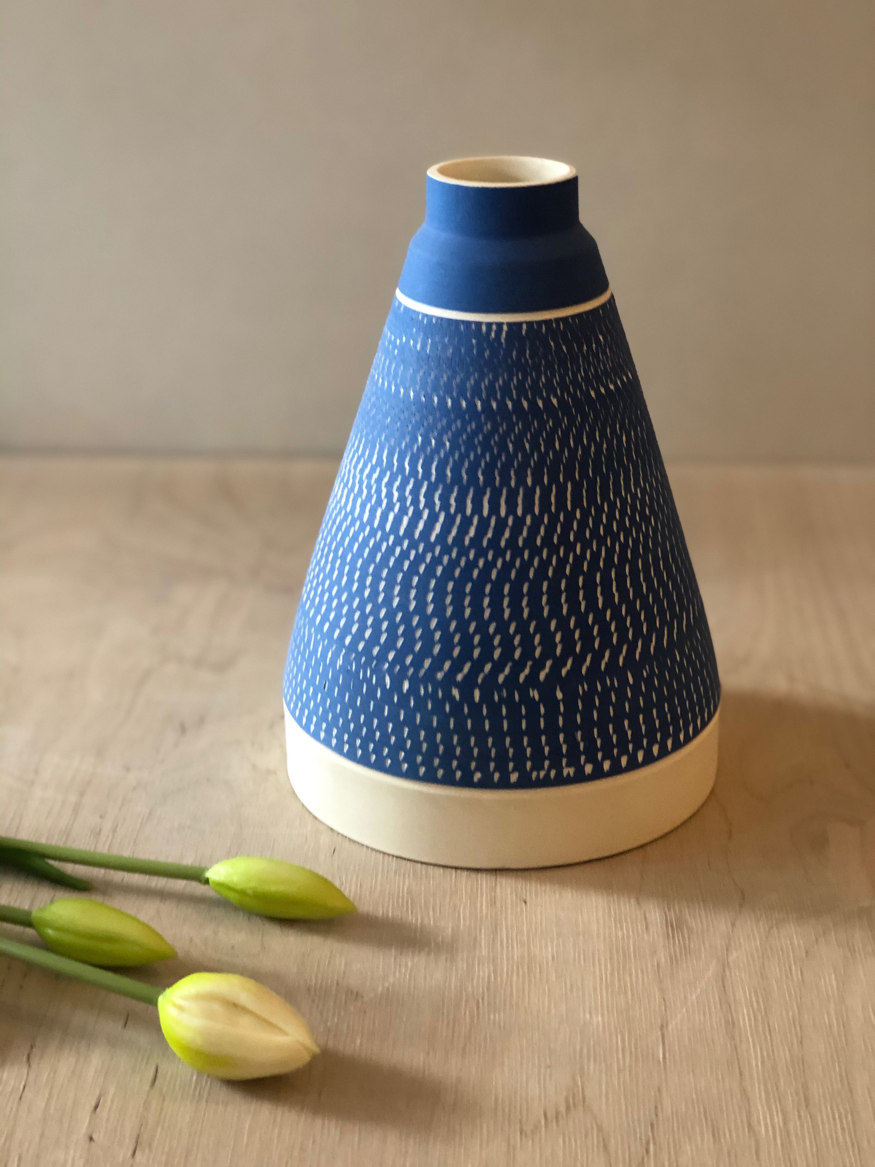 Tall blue pyramid vase with chattering decoration