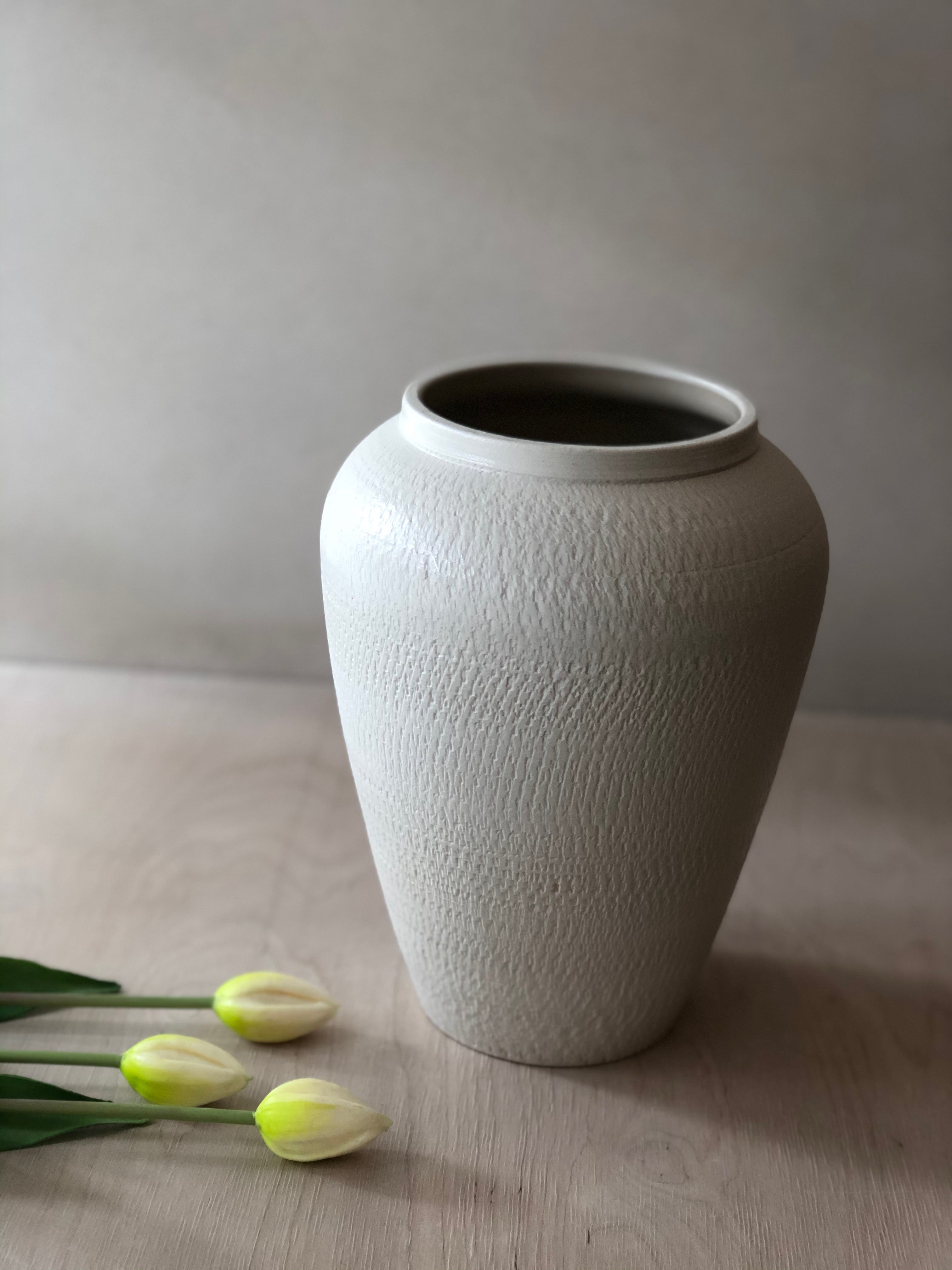Large white vase with chattering decoration